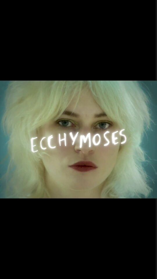 🌹CLIP "ECCHYMOSES"🌹
LIEN EN BIO
Clip réalisé par @paul.et.etienne 
Chef opérateur: @lucas_betremieux_dop 
Assistant réal: @valentinsoulet 
Accessoiriste: @maxraulx 
Photographe plateau: Clément Mohrbach 
Merci @sarah.iannarella Étienne Hubert @zgugiz