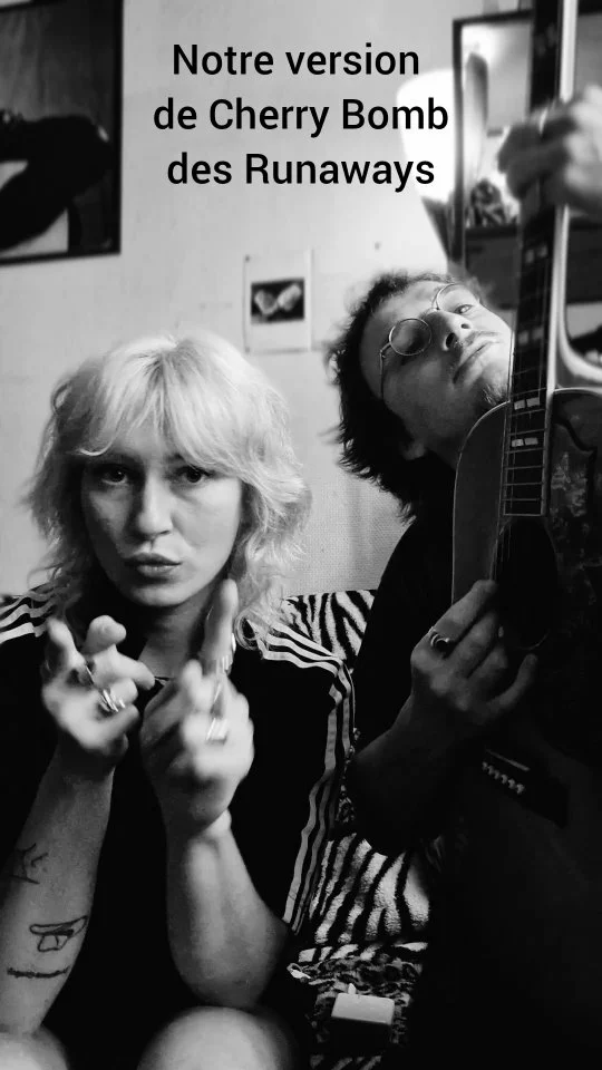 💪AU MILIEU DE L'HIVER, J'APPRENAIS ENFIN QU'IL Y AVAIT EN MOI UN ÉTÉ INVINCIBLE💪(Albert Camus)
#rocknroll #punk #rockfrançais #grunge #coversong #cover #therunaways #joanjett #cherrybomb #femalesinger @joanjett