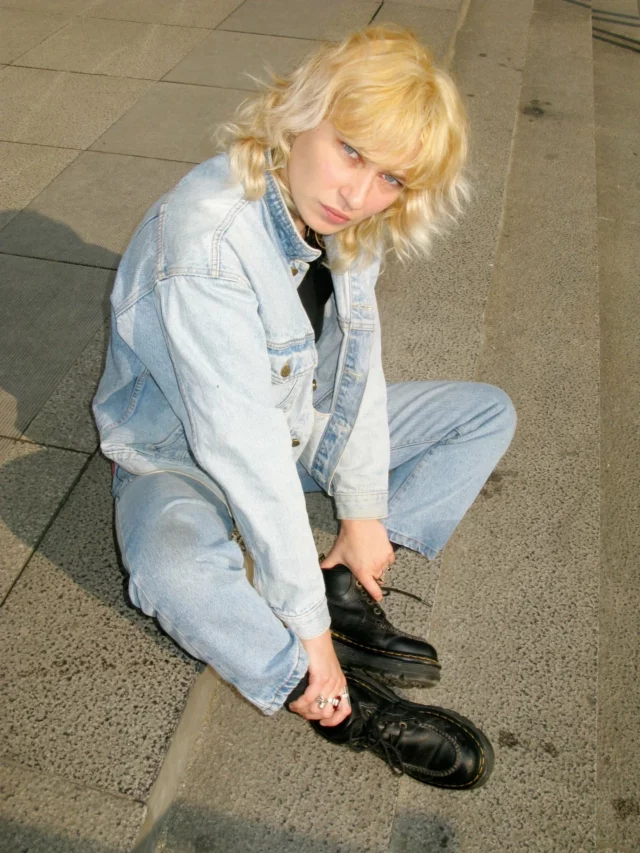 🥾DR. MARTENS🥾
Merci à @drmartensofficial pour l’envoi de ces sublimes nouvelles paires! 😘💛
@sduffait 🙏🥰
#drmartens #collab #ravageclub #duo #rocknroll #grungestyle #90sfashion #boots #rangers #rockfrançais #canonphotography #jeans
